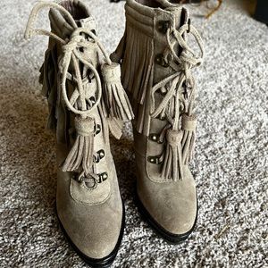New without tags, B Brian Atwood Tempeste sz 8 taupe, suede, fringe boots.